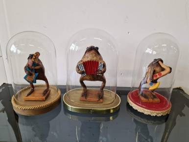 3 frogs ensemble
